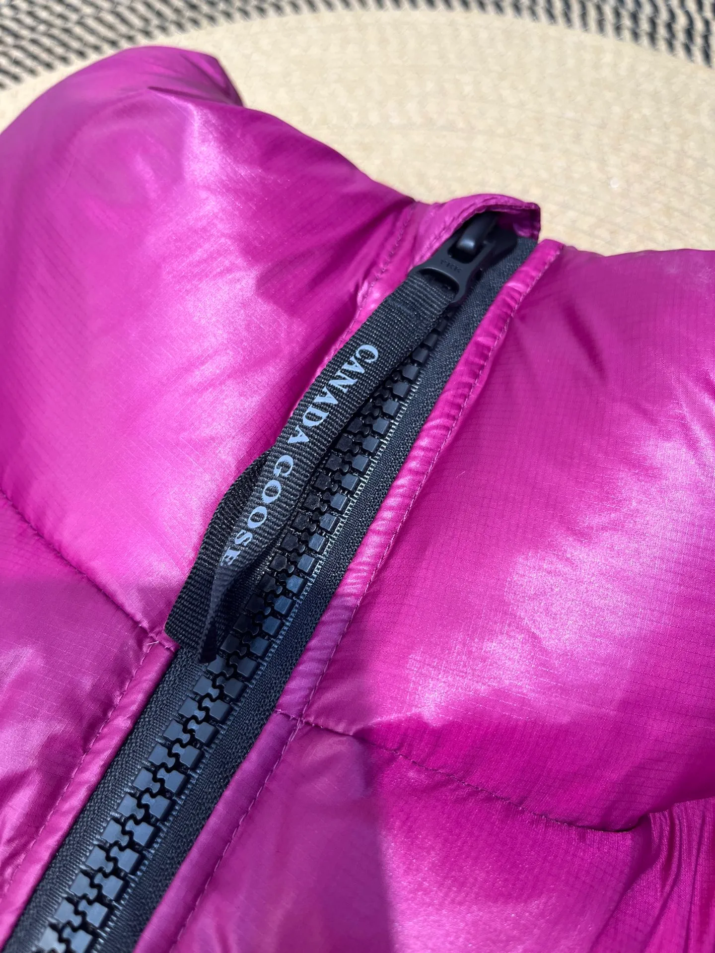 P540 🇨🇦Canada Goose""🇨🇦🌟 Canada Goose Puff Down Vest has always been recognized as the warmest down jacket. Various Instagram celebrities, Internet celebrities, and celebrities often wear it for street photos. I make Canada Goose every year, but I still can't get rid of my love for it. No matter how cold the days are, there is no need to be afraid, because there is! Filled with 90% white duck down, it is the legendary warmest down jacket and is known as a must-have for Arctic outdoor sports! The most popular down jacket in the world, celebrities are rushing to buy it, it is a must-have!  size：xs-xl
